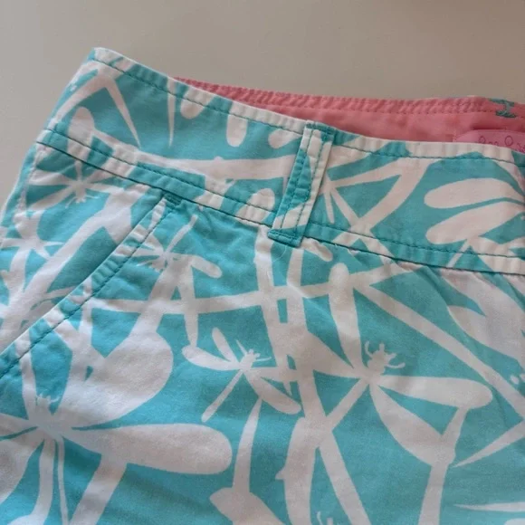 Lilly Pulitzer Light My Fire Blue Dragonfly Print Cotton Shorts Preppy Size 4 - Picture 2 of 11